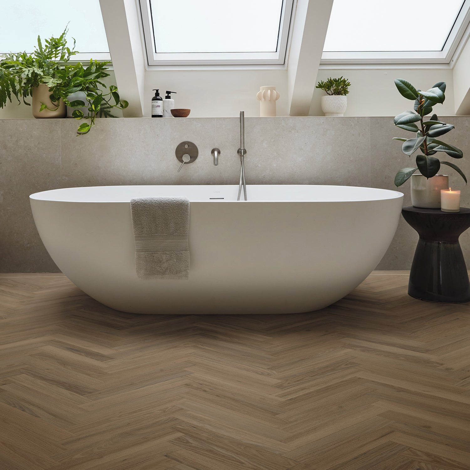 Karndean Knight Tile Gluedown LVT Flooring in Duxbury Acacia Herringbone SM-KP161 - 3.34m2 Full Pack