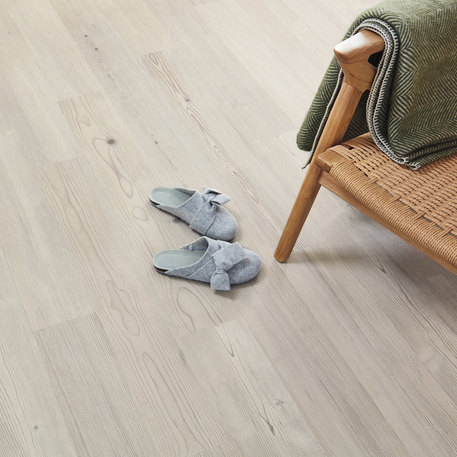 Karndean Knight Tile Gluedown LVT Flooring in Grey Scandi Pine KP131 - 3.34m2 Full Pack