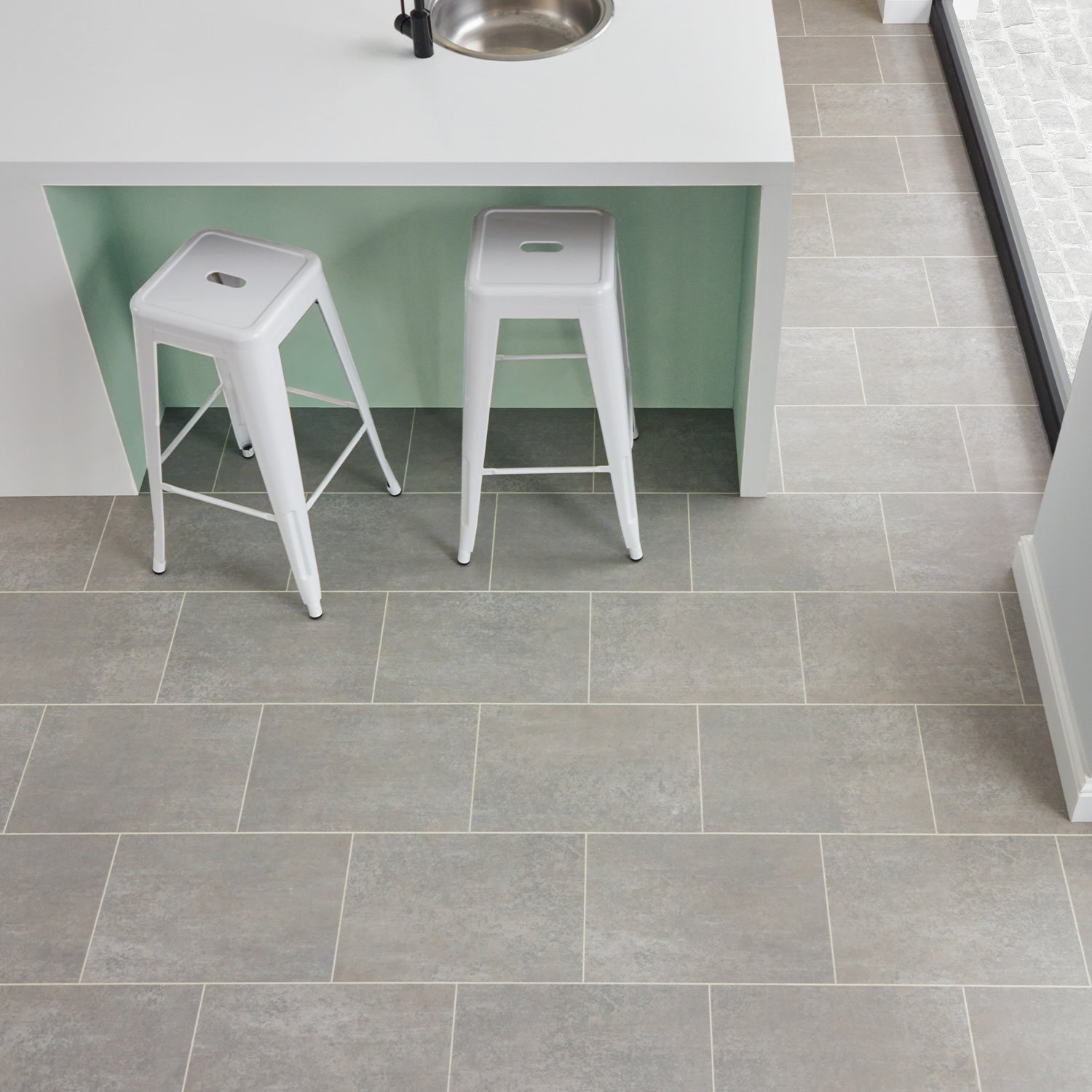Karndean Knight Tile Gluedown LVT Flooring in Smoked Concrete ST22 - 3.34m2 Full Pack