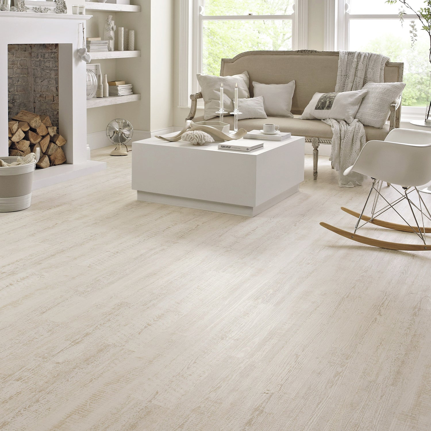Karndean Knight Tile Rigid Core LVT Flooring in White Painted Oak SCB-KP105-6 - 2.74m2 Full Pack