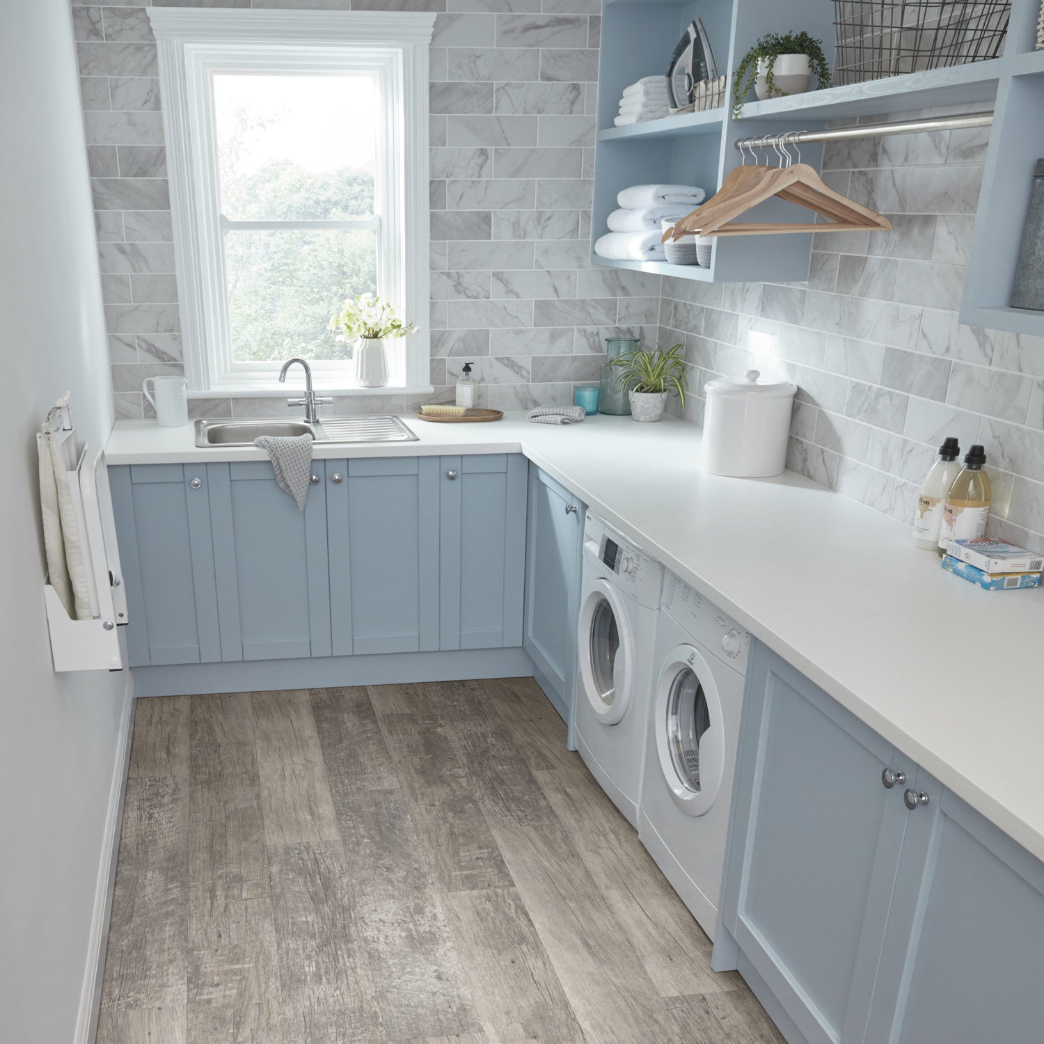 Karndean Van Gogh Gluedown LVT Flooring in Aged Redwood VGW100T - 3.25m2 Full Pack