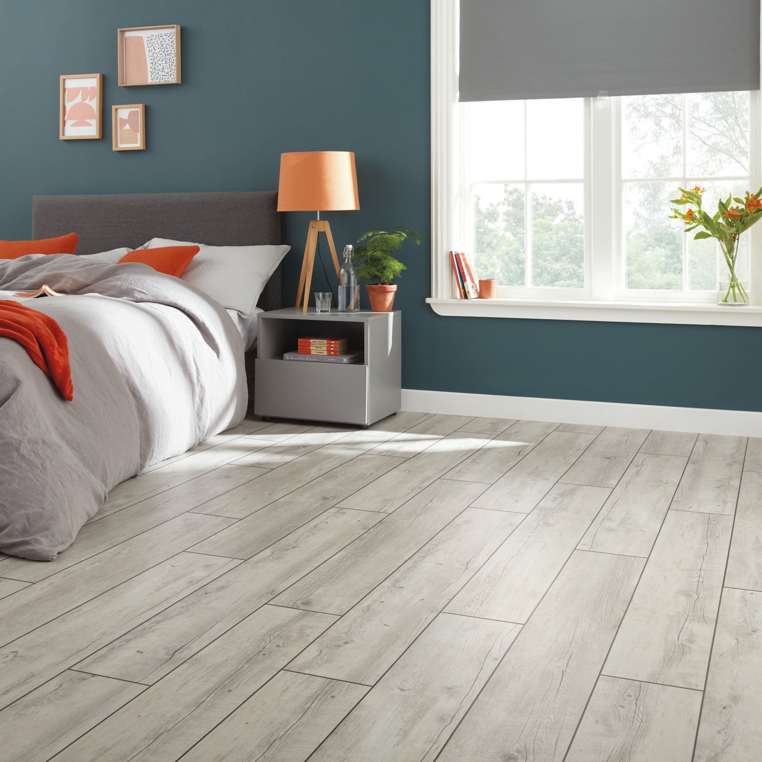 Karndean Van Gogh Gluedown LVT Flooring in Light Distressed Oak VGW111T - 3.25m2 Full Pack