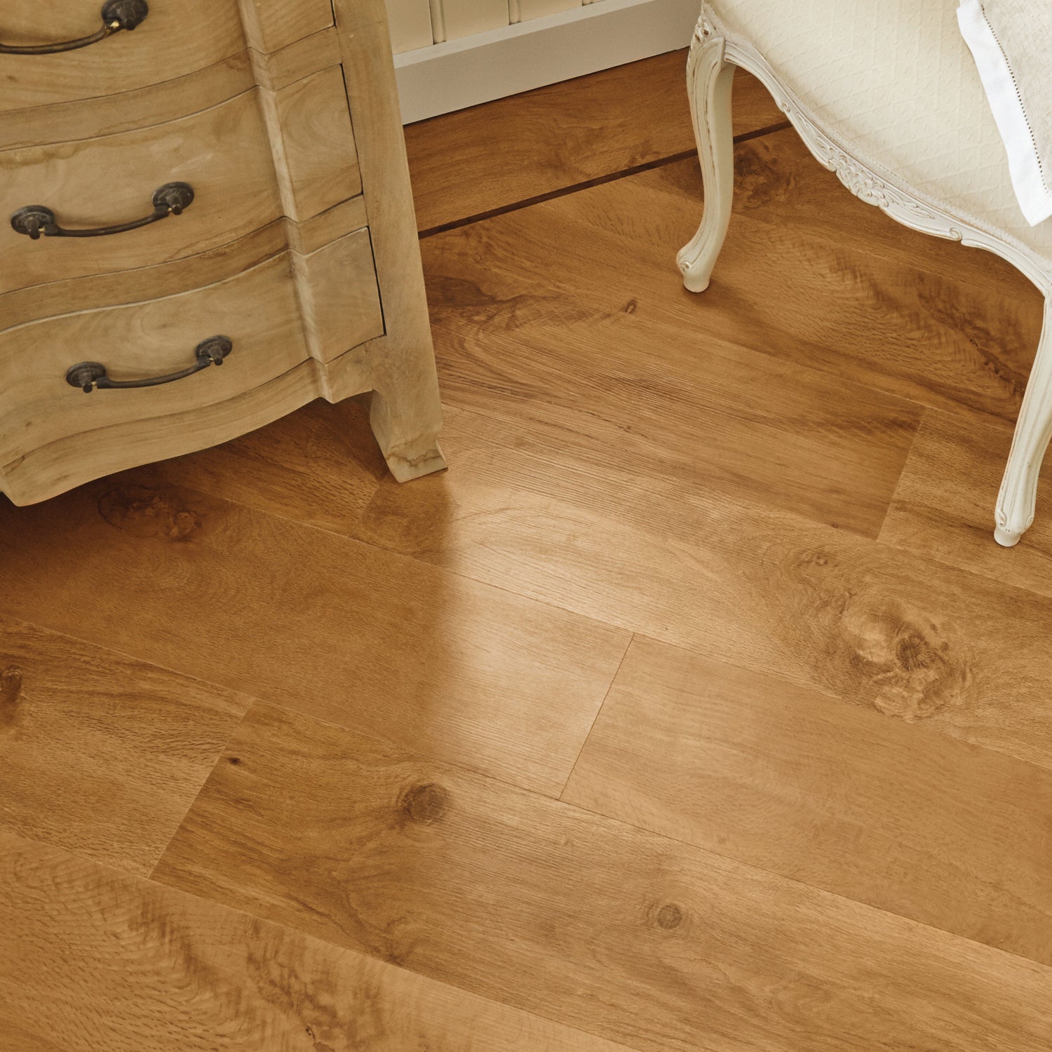 Karndean Van Gogh Gluedown LVT Flooring in Wellington Oak VGW53T - 3.25m2 Full Pack