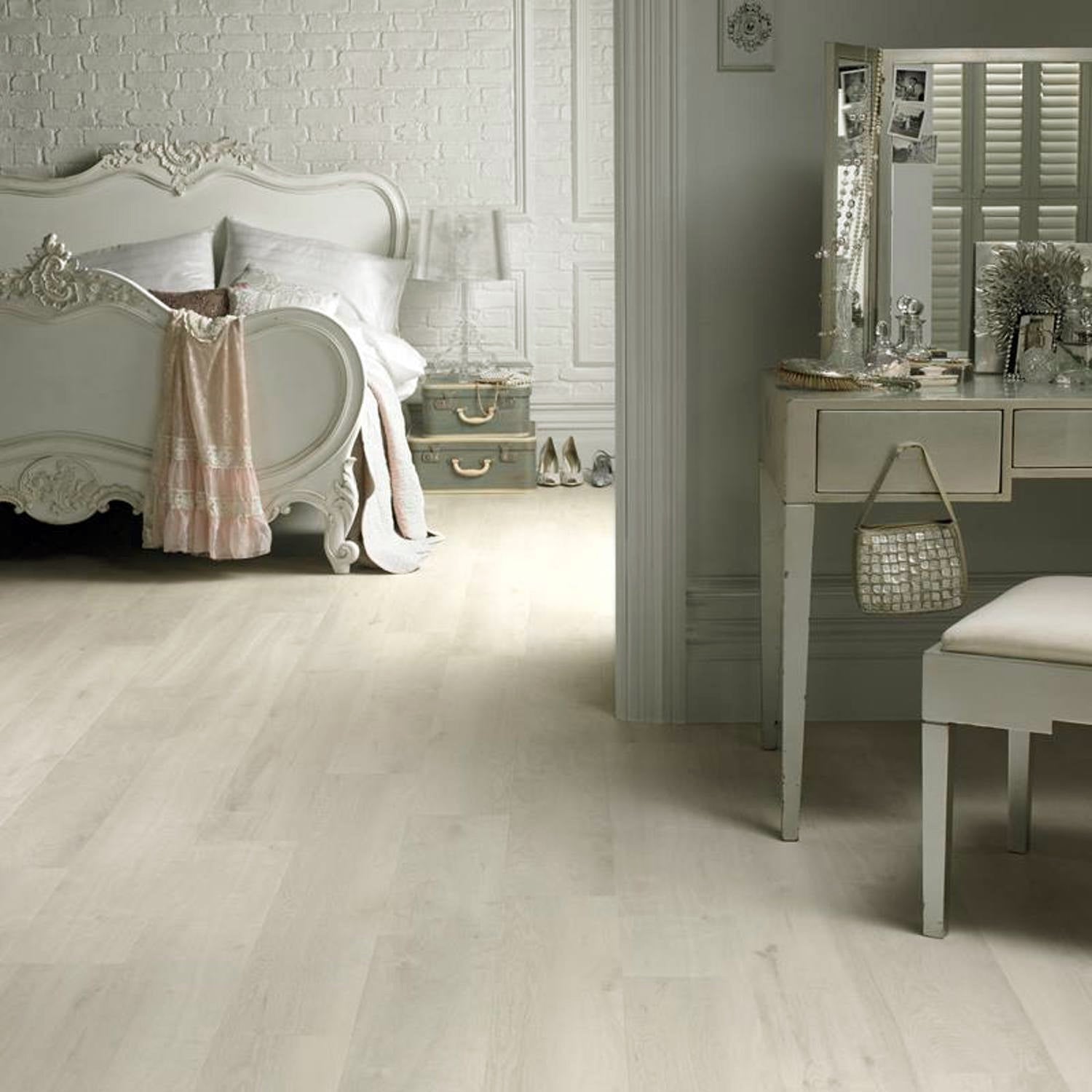 Karndean Van Gogh Gluedown LVT Flooring in White Washed Oak VGW80T - 3.25m2 Full Pack