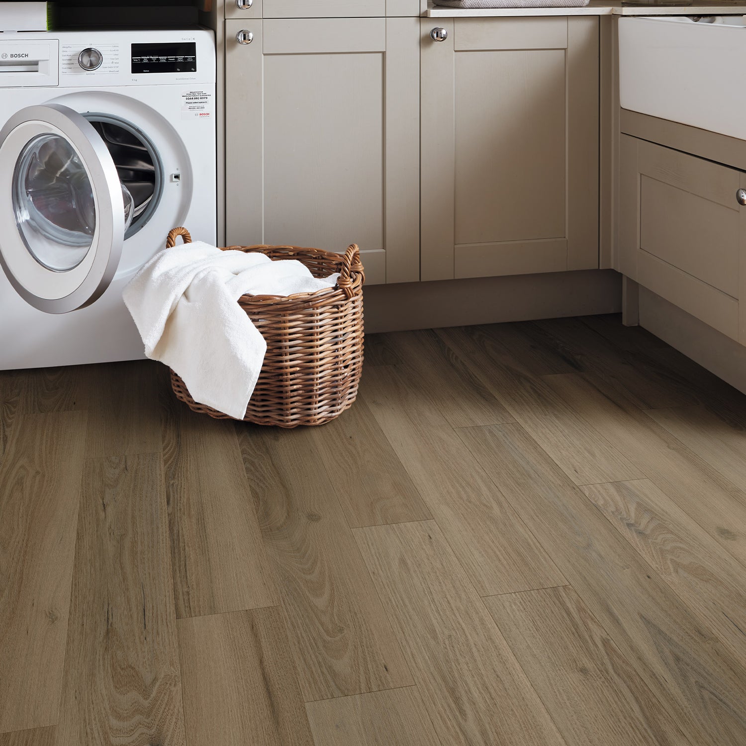 Karndean Knight Tile Gluedown LVT Flooring in Duxbury Acacia KP161 - 3.34m2 Full Pack