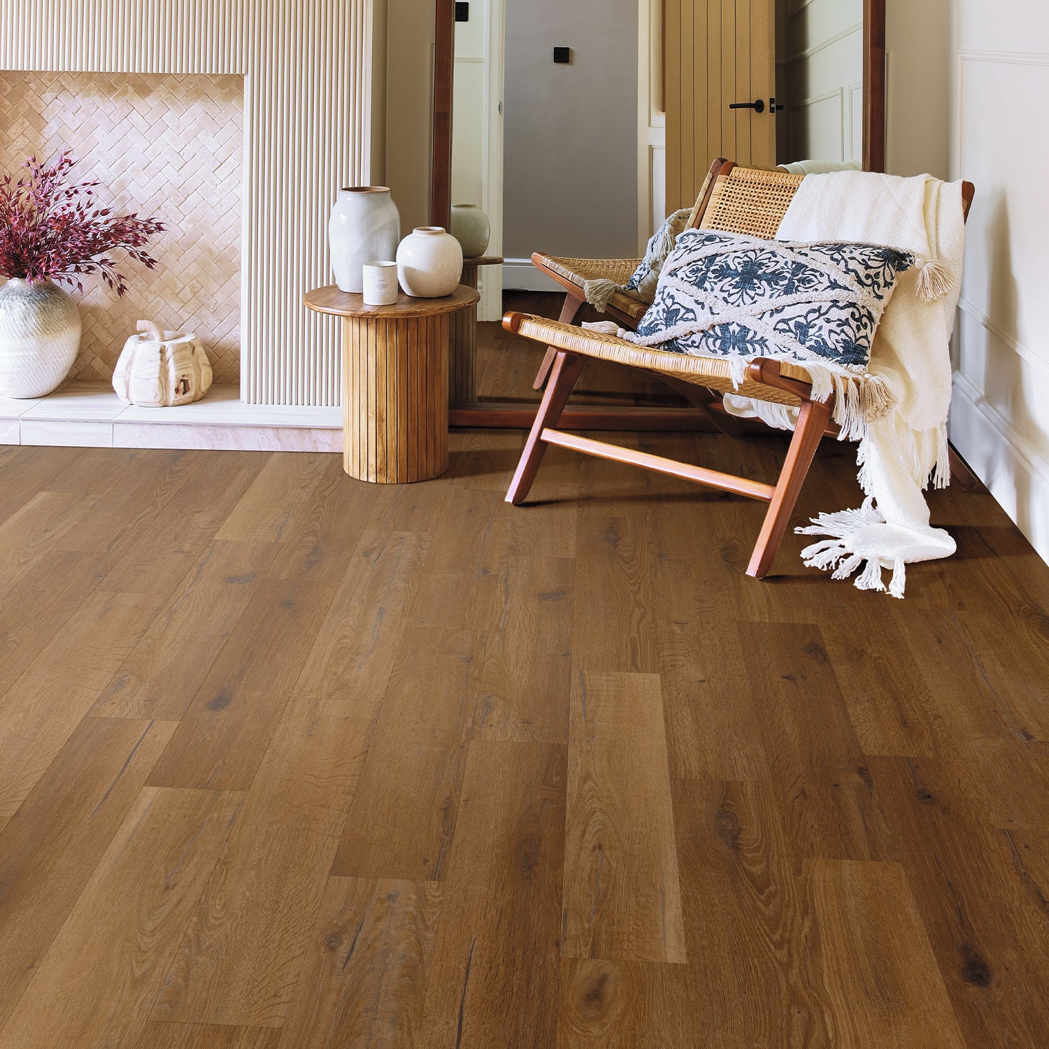 Karndean Knight Tile Gluedown LVT Flooring in Russet Character Oak KP163 - 3.34m2 Full Pack