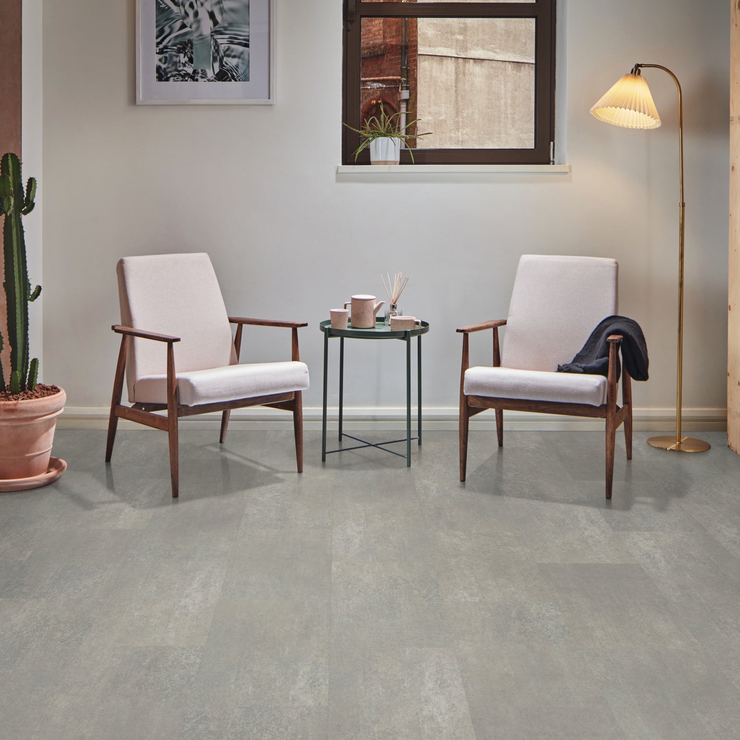 Karndean Knight Tile Rigid Core LVT Flooring in Smoked Concrete SCB-ST22-18 - 2.79m2 Full Pack