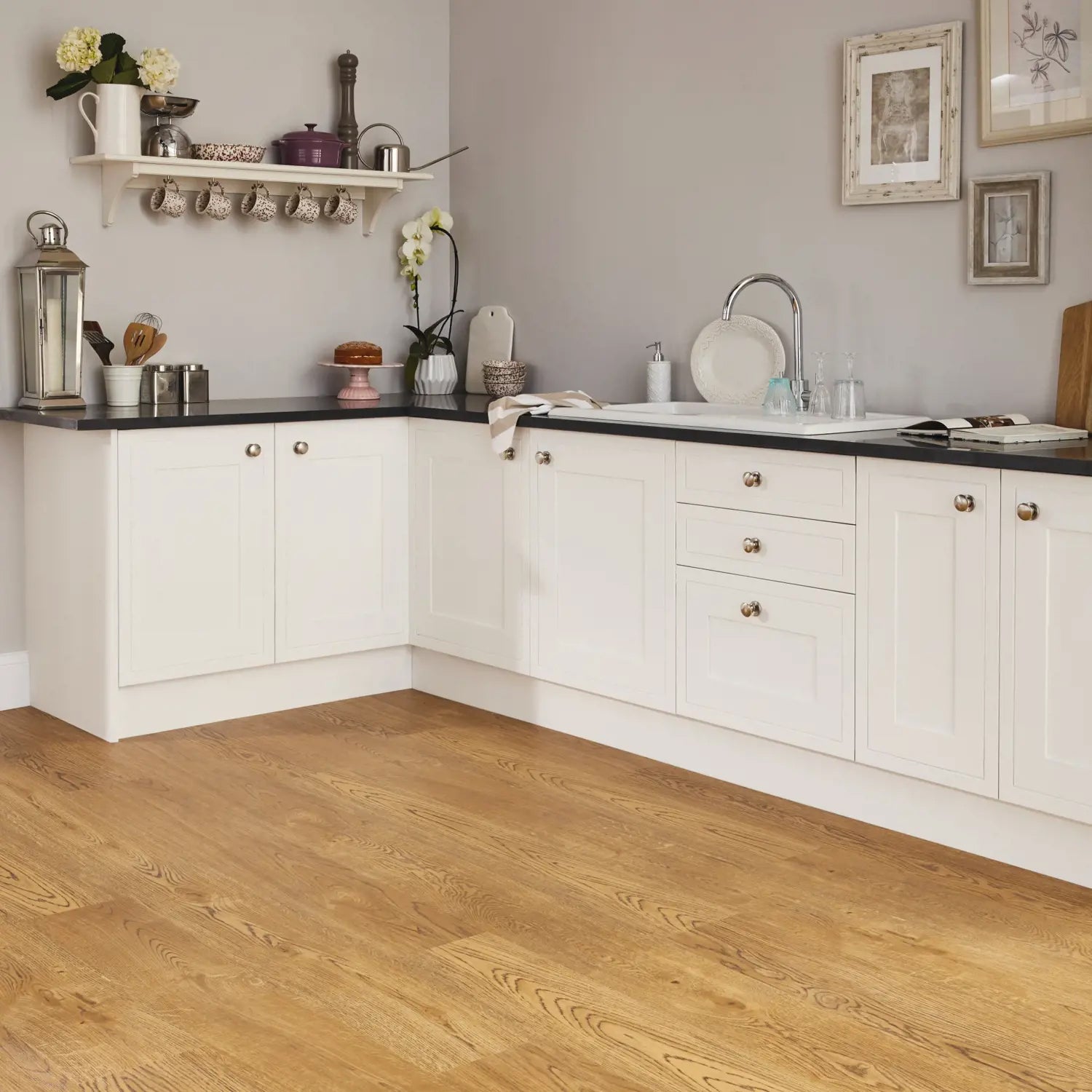 Karndean Van Gogh Gluedown LVT Flooring in English Character Oak VGW8115 - 3.25m2 Full Pack