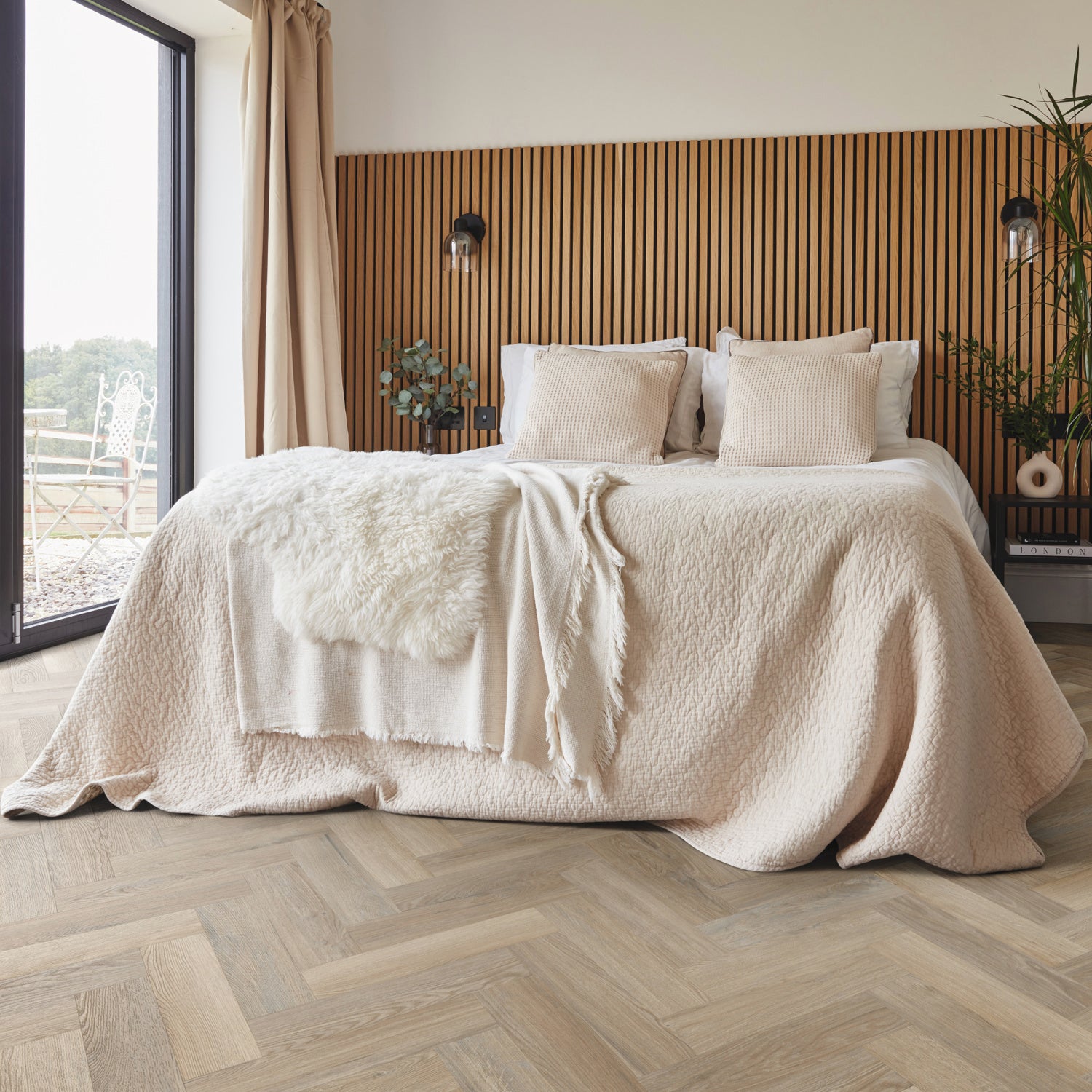 Karndean Van Gogh Gluedown LVT Flooring in Hayfield Oak Herringbone SM-VGW8241 - 3.34m2 Full Pack