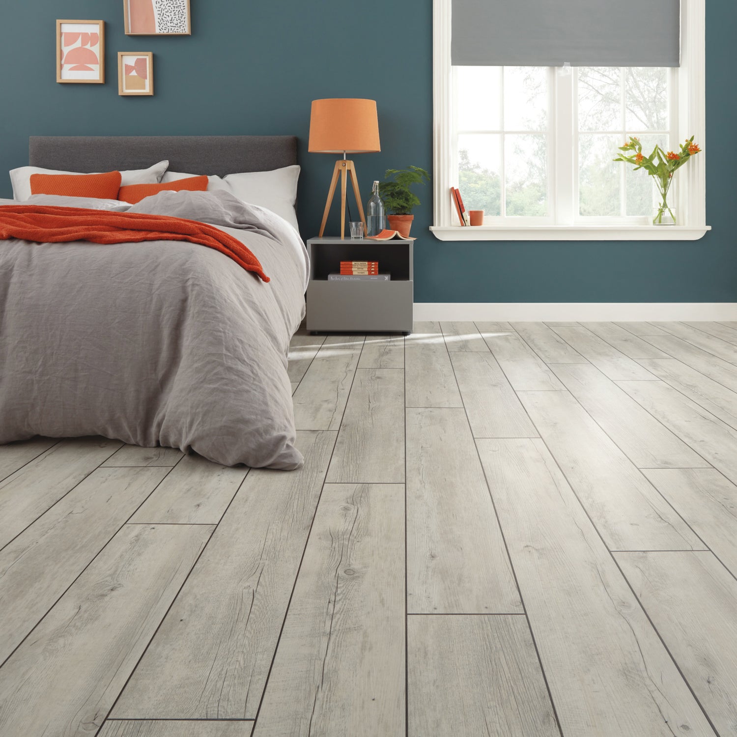 Karndean Van Gogh Gluedown LVT Flooring in Light Distressed Oak VGW111T - 3.25m2 Full Pack