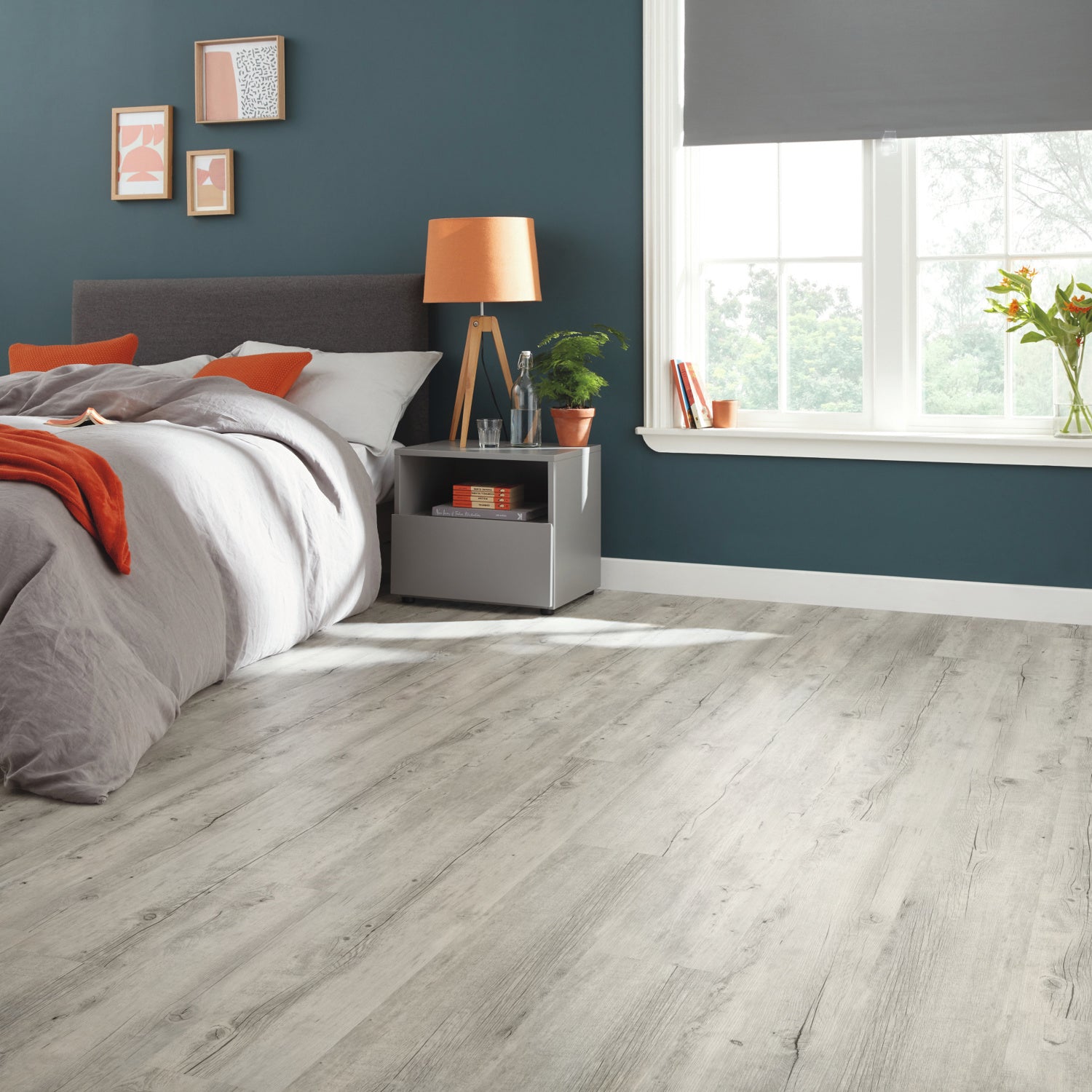 Karndean Van Gogh Rigid Core LVT Flooring in Light Distressed Oak VGW111T-SCB - 2.2m2 Full Pack